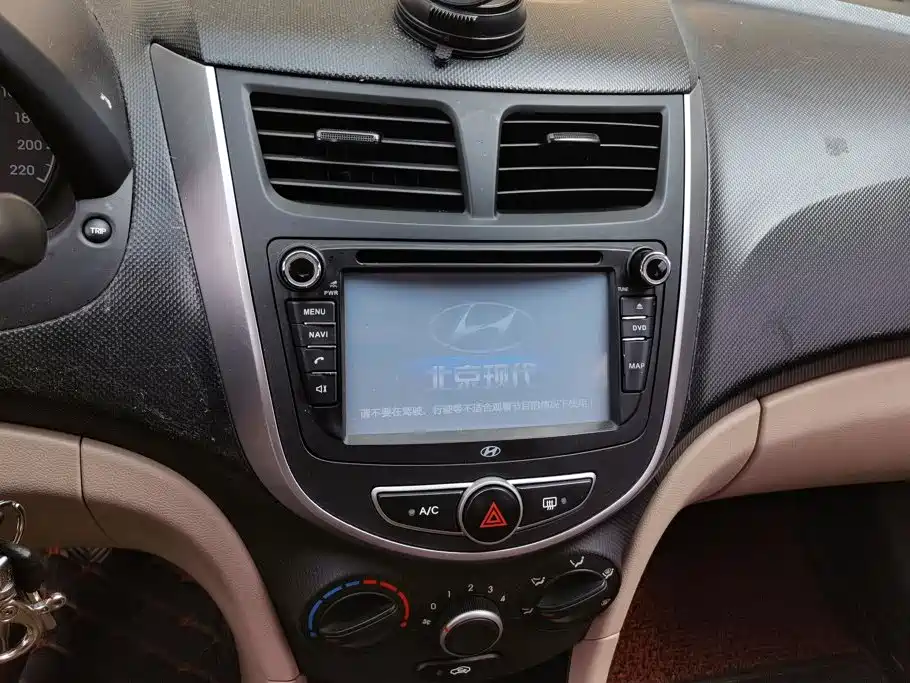 Hyundai Accent 2016 — фото 13