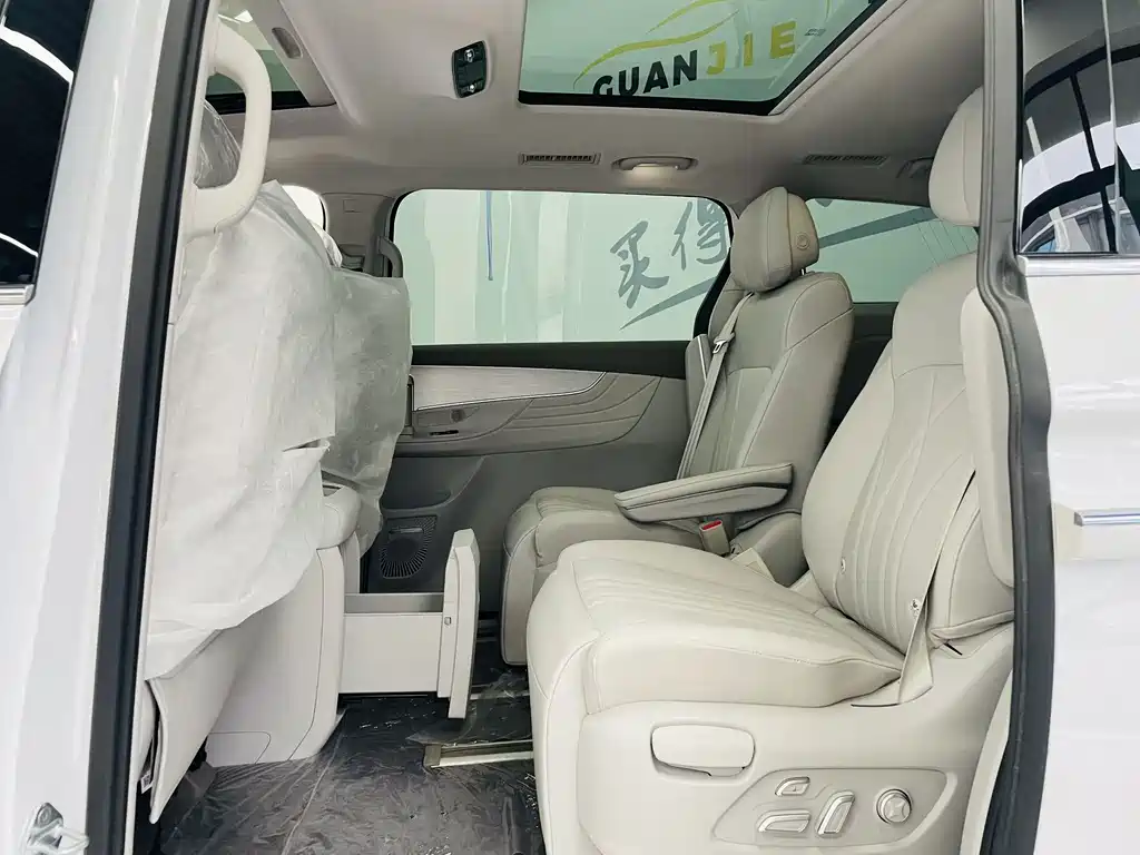 Roewe iMAX8 New Energy — фото 10