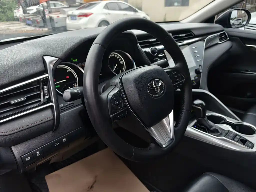 Toyota Camry 2019 — фото 9