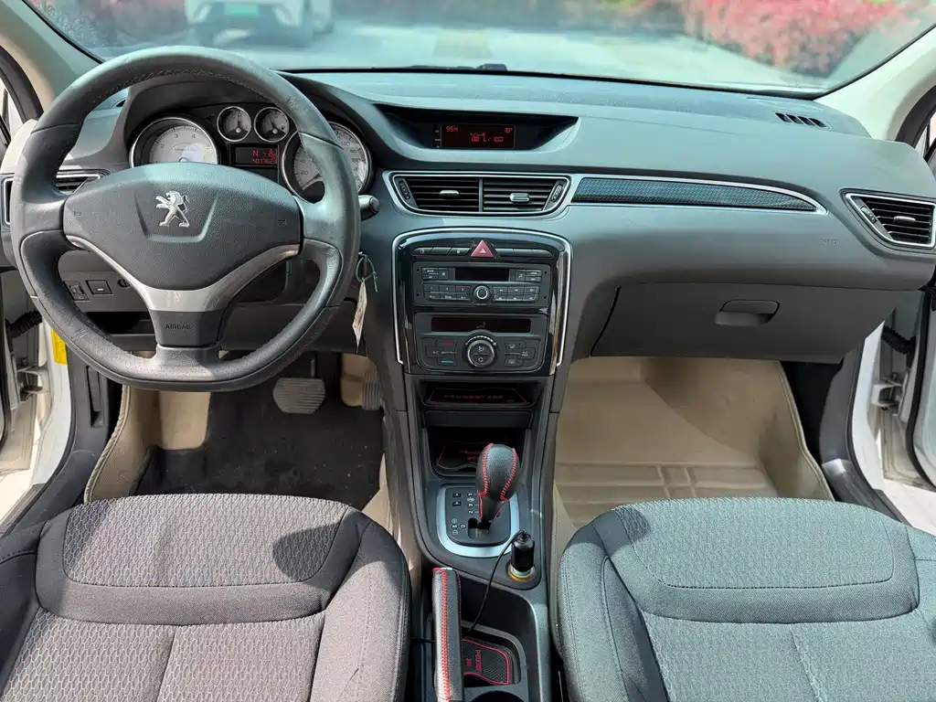 Peugeot 308 2016 — фото 9
