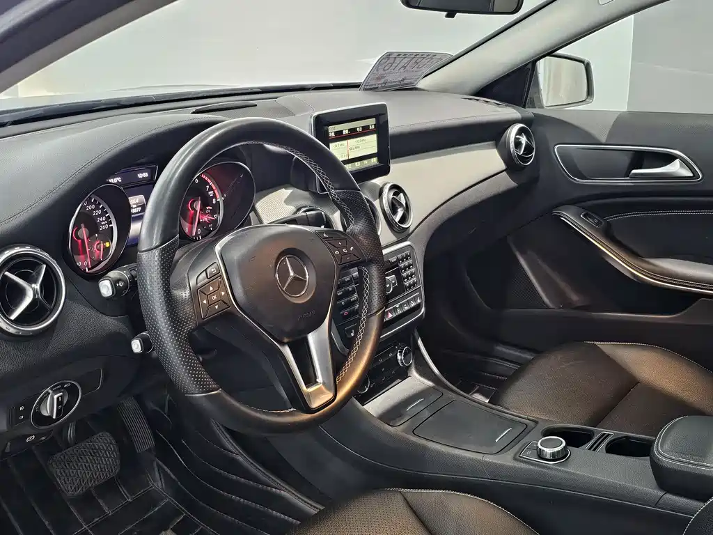 Mercedes-Benz GLA 2015 — фото 11