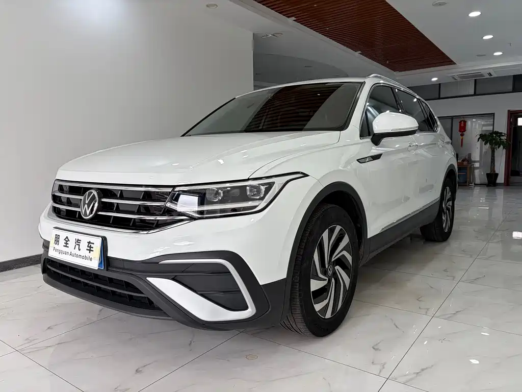 Volkswagen Tiguan L 2022 — фото 1
