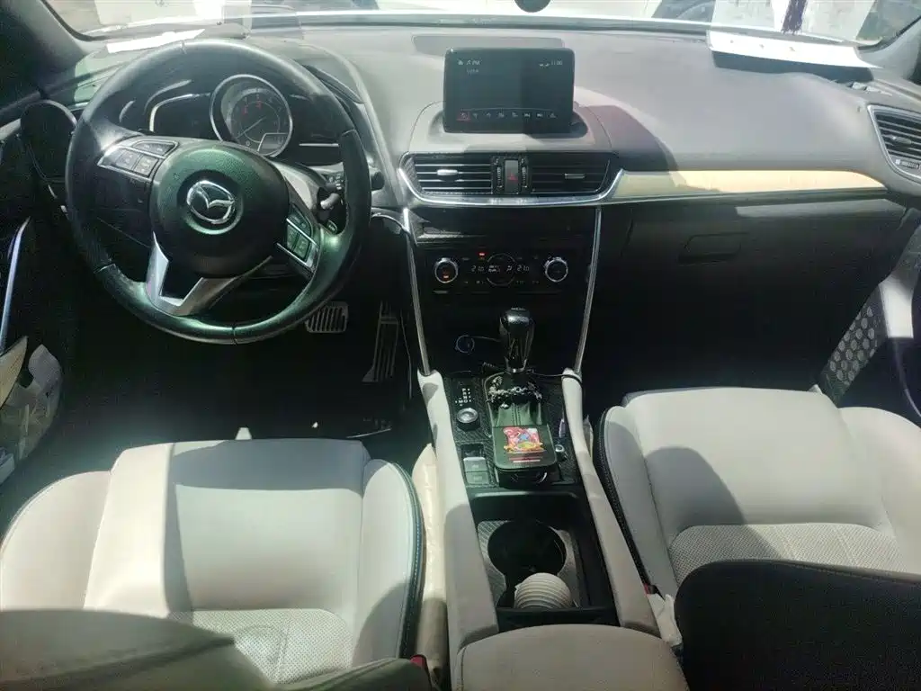 Mazda CX-4 2017 — фото 10