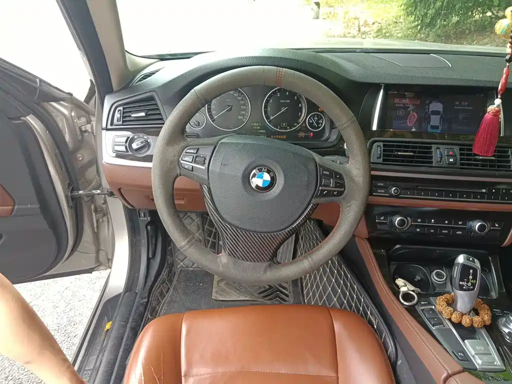 BMW 5 Series 2014 — фото 11