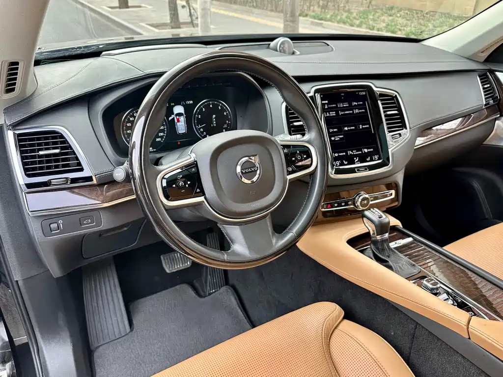 Volvo XC90 2016 — фото 11