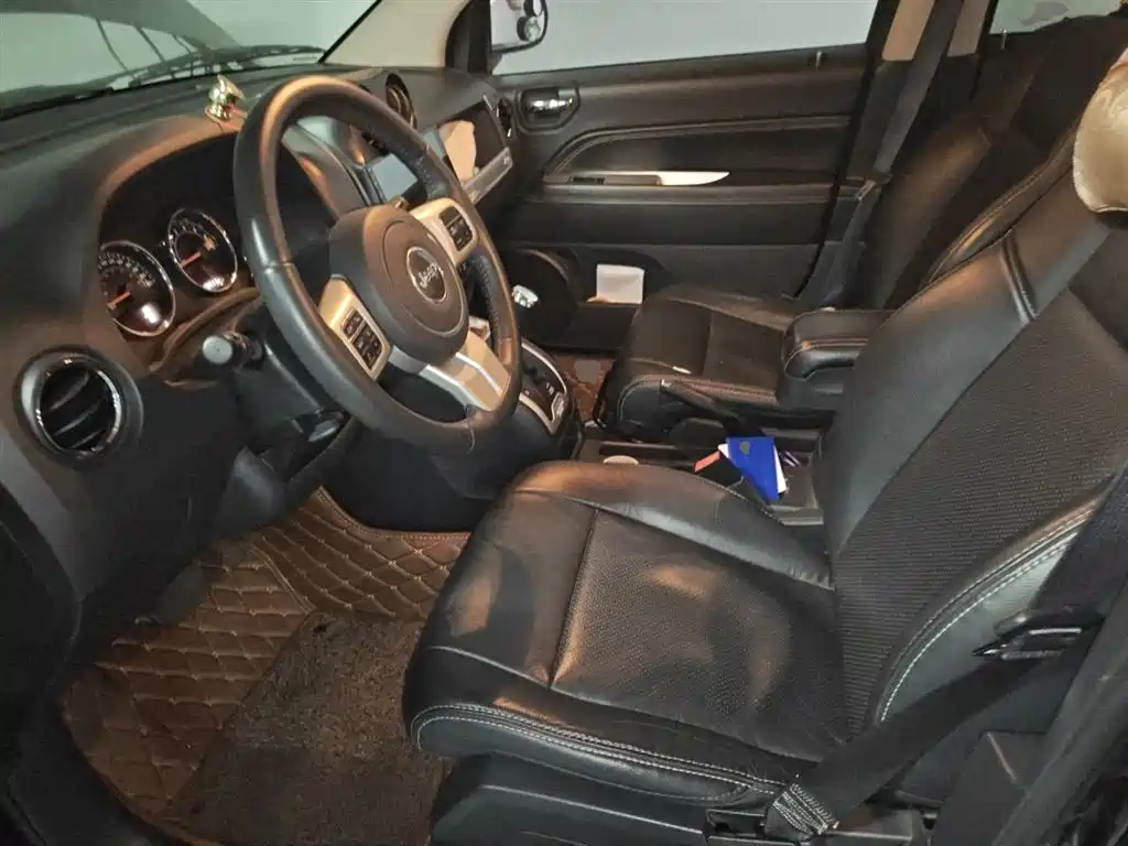 Jeep Compass 2015 — фото 11