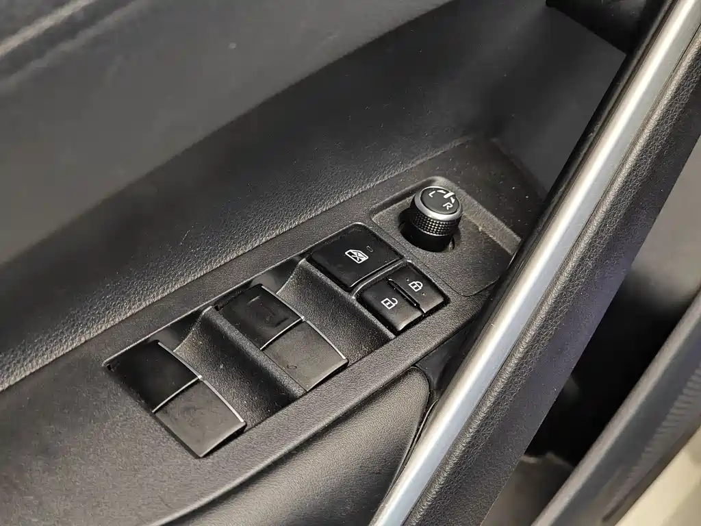 Toyota Corolla Cross 2022 — фото 10