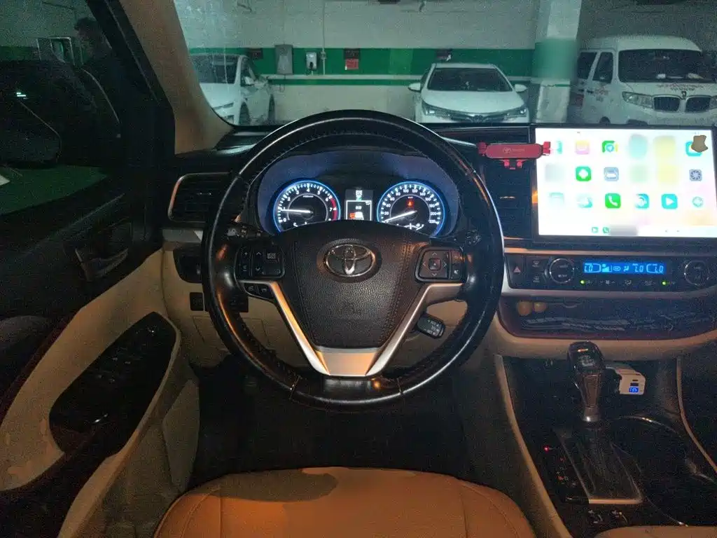 Toyota Highlander 2015 — фото 11
