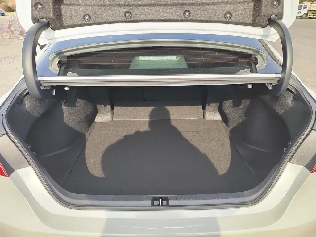 Toyota Camry 2023 — фото 19