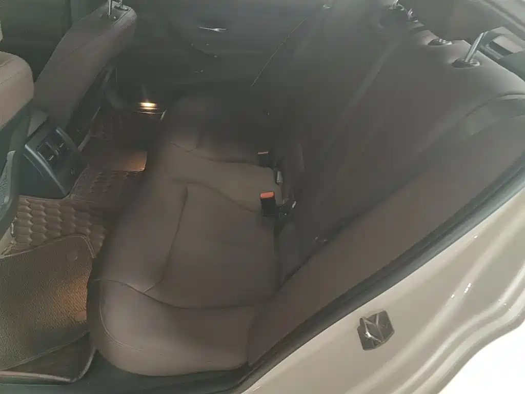BMW 3 Series 2019 — фото 17