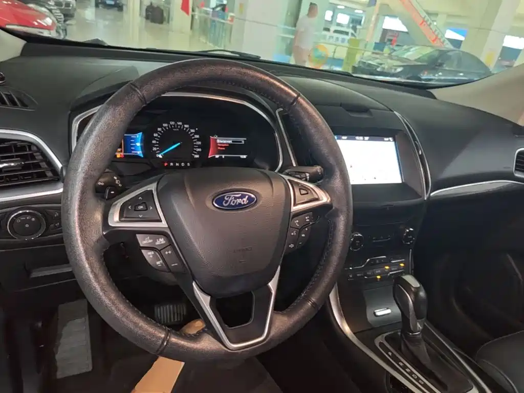 Ford Edge 2017 — фото 10
