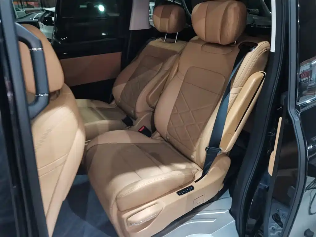 GAC Motor E8 Hybrid 2024 — фото 17
