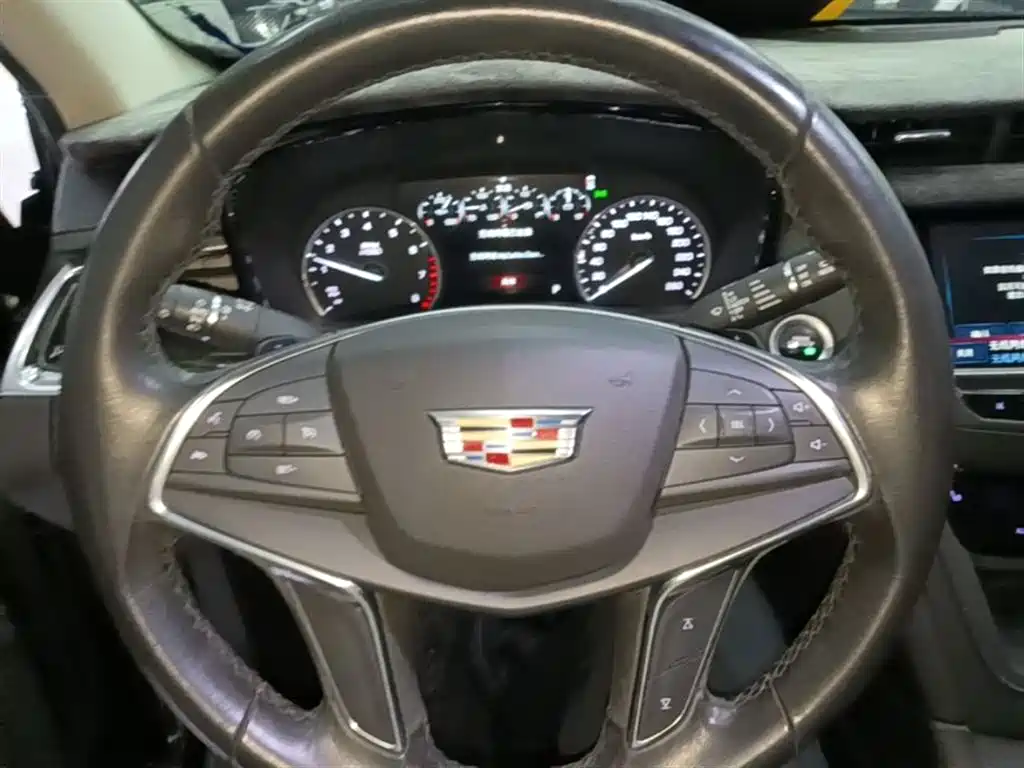 Cadillac XT5 2019 — фото 10
