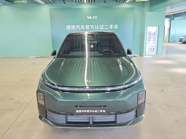 Li Auto L6 2025