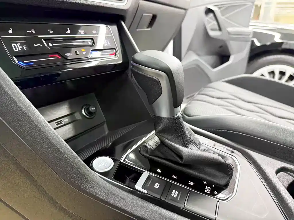 Volkswagen Tiguan L 2024 — фото 12