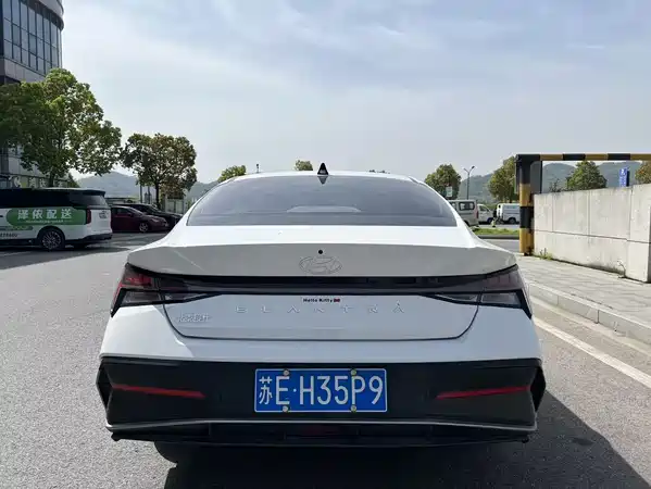Hyundai Elantra 2023