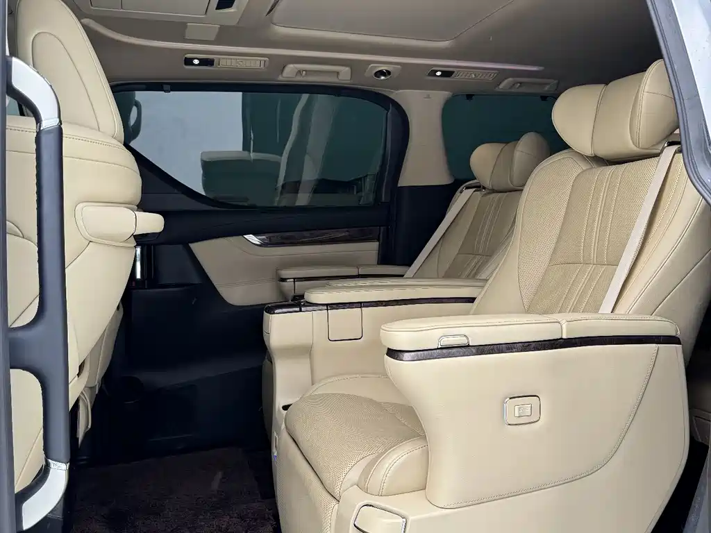 Toyota Alphard 2022 — фото 7