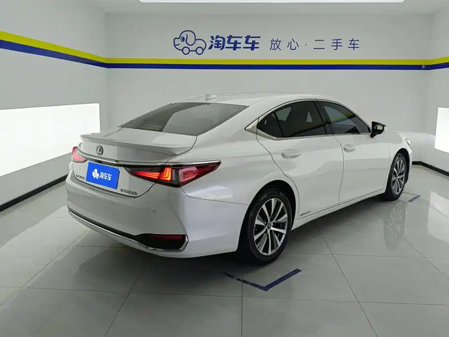 Lexus ES 2020 — фото 3