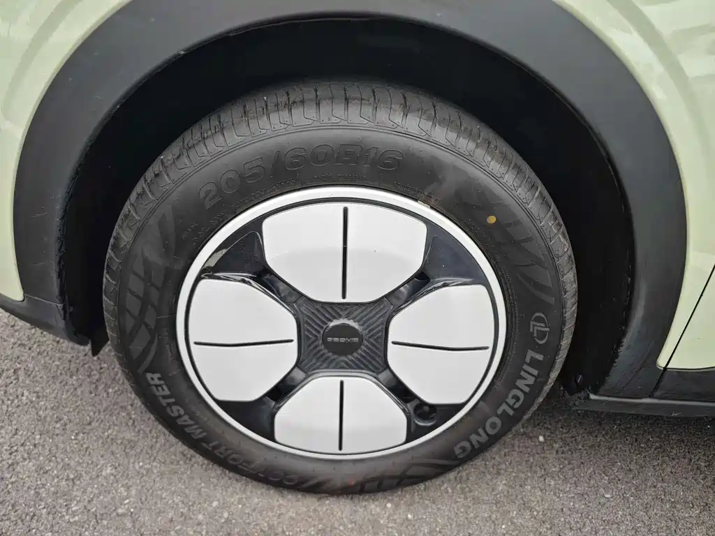 Geely Galaxy Starwish 2025 — фото 16