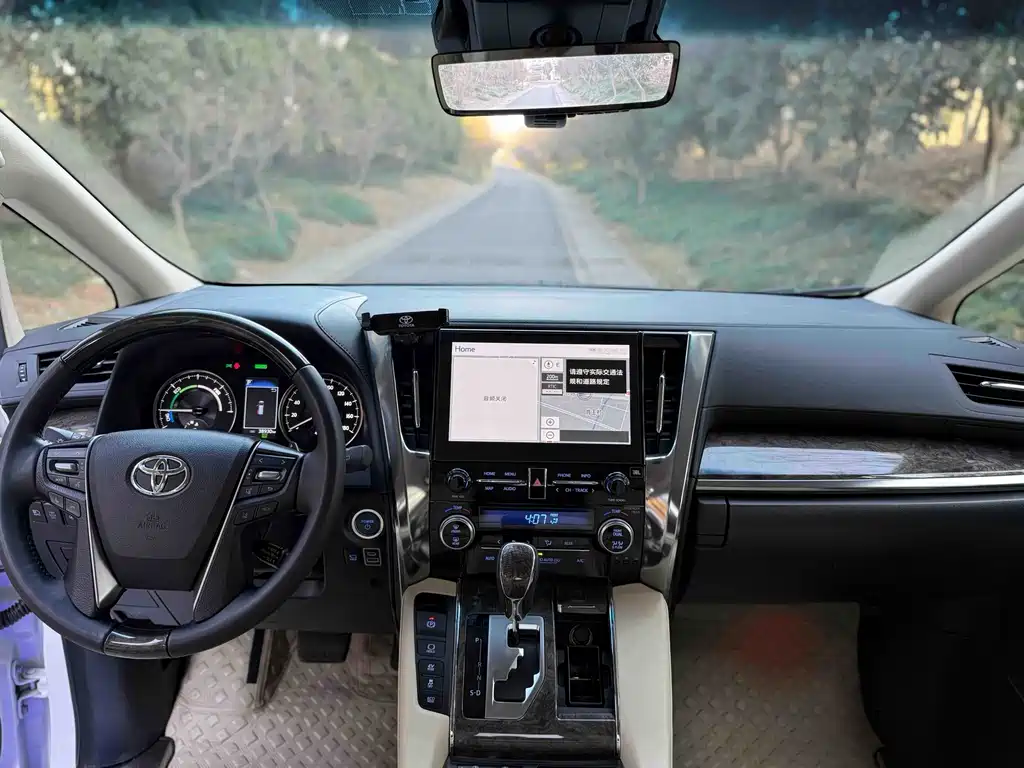 Toyota Alphard 2021 — фото 10