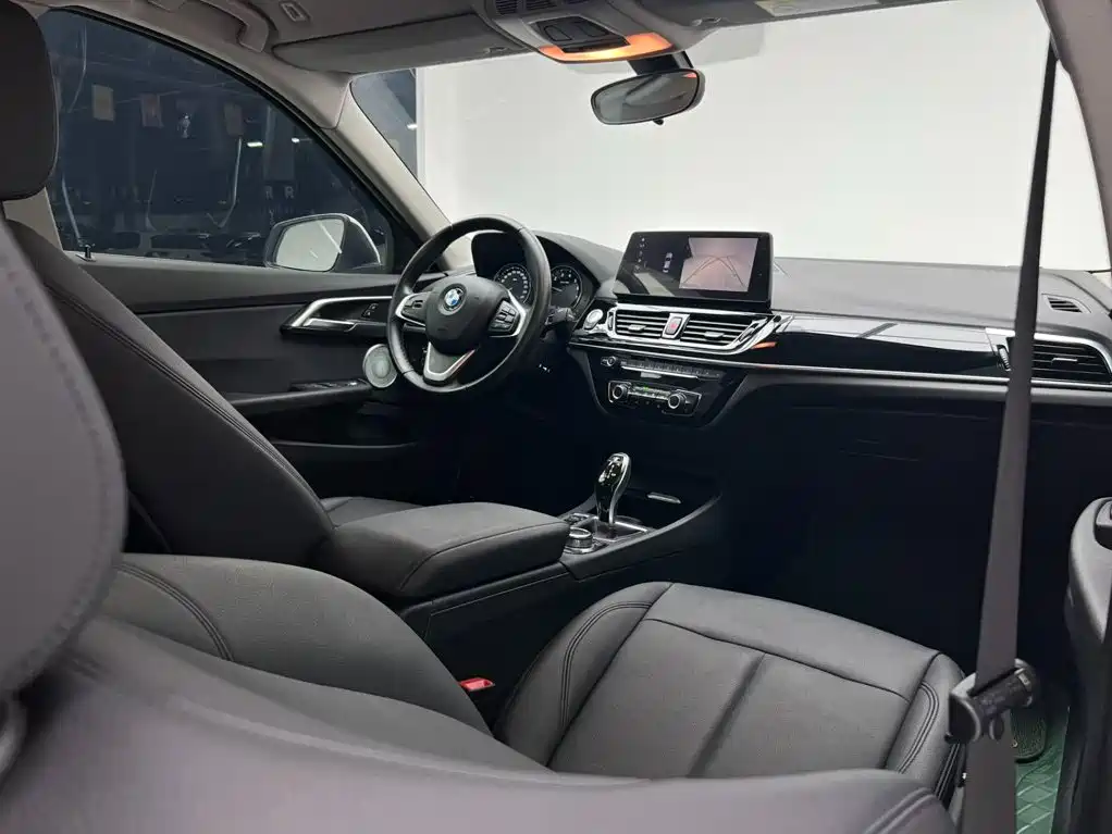 BMW 1 Series 2022 — фото 17