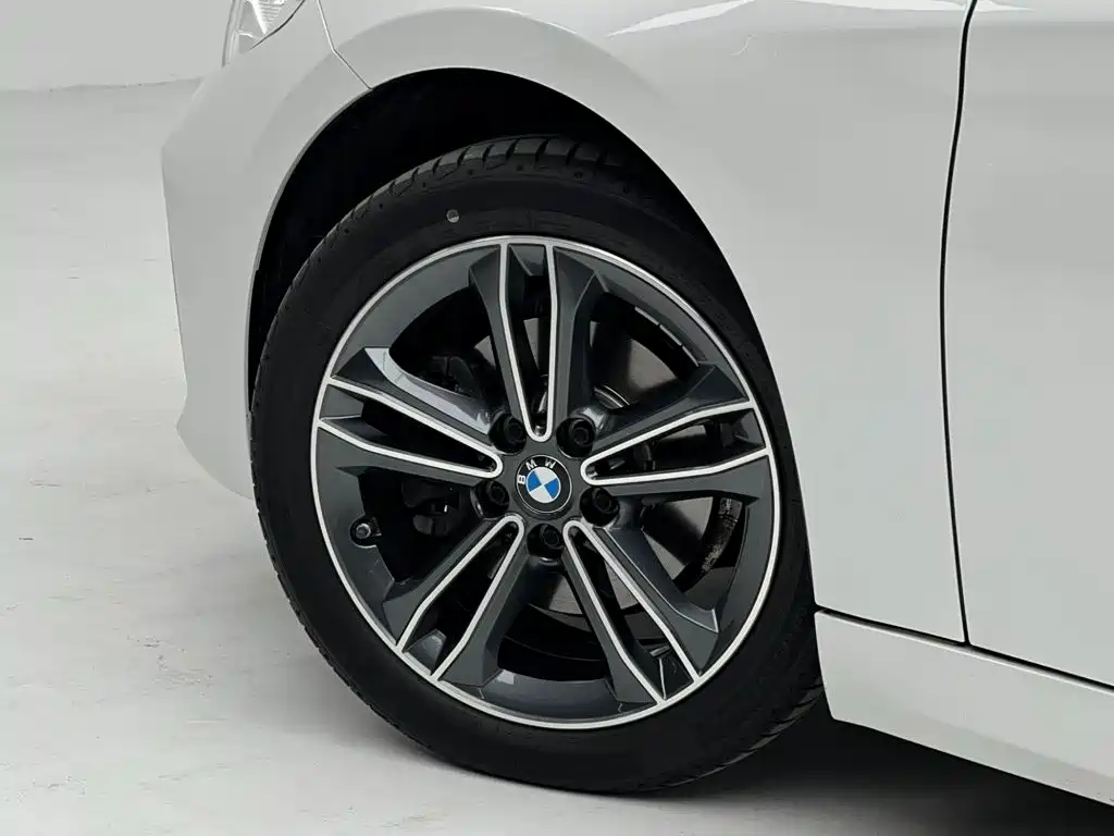 BMW 1 Series 2022 — фото 12