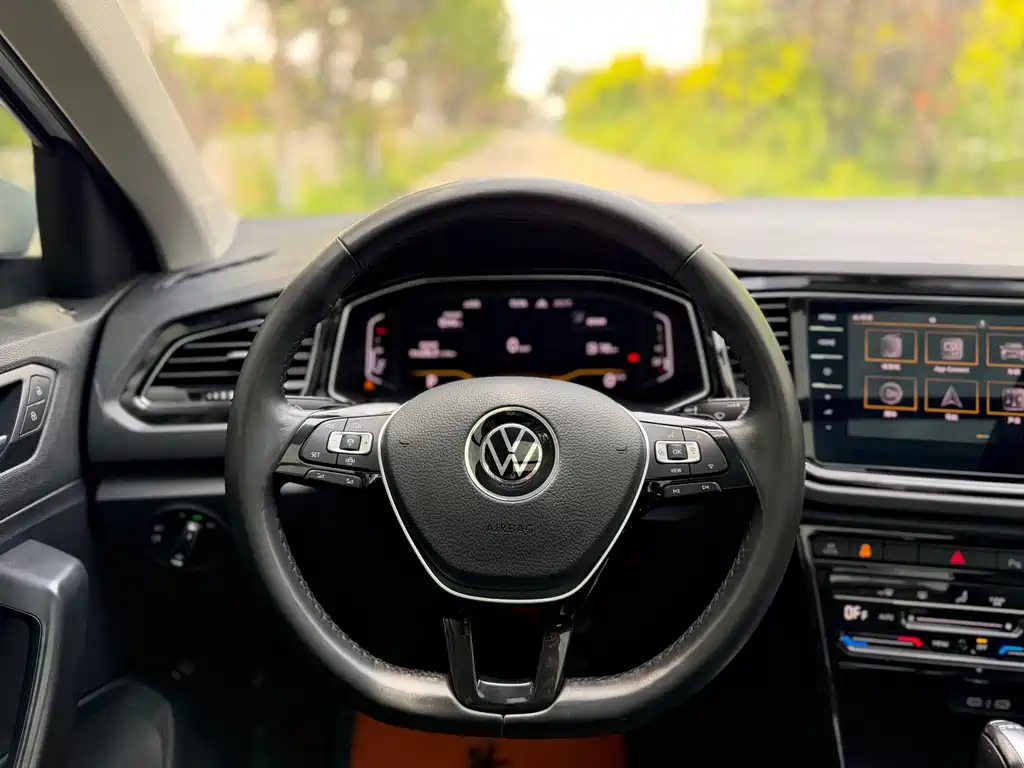 Volkswagen T-Roc 2022 — фото 11