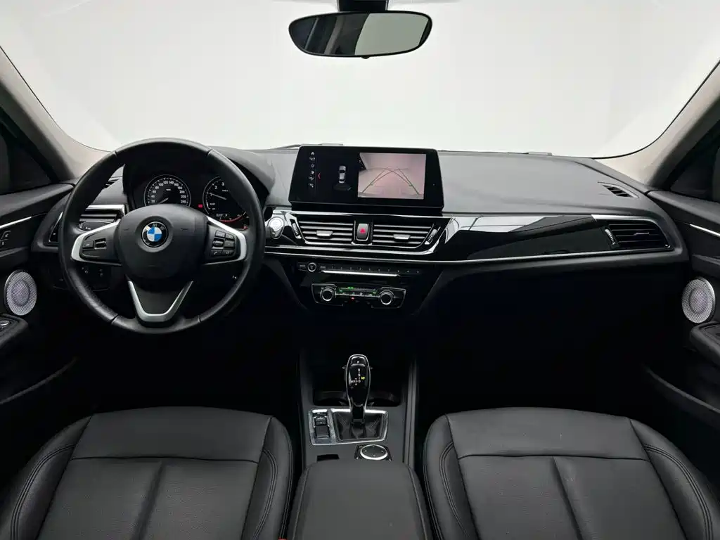 BMW 1 Series 2022 — фото 16