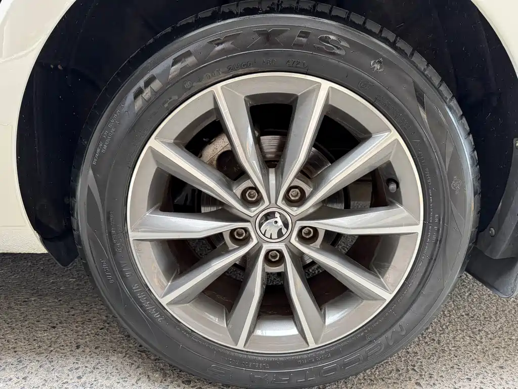 Skoda Octavia 2023 — фото 20