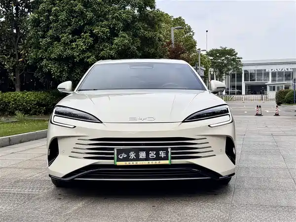 BYD Seal 07 DM-i 2025