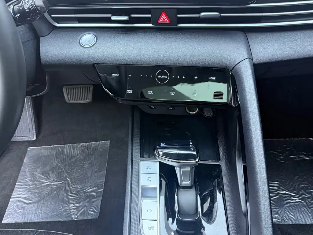 Hyundai Elantra 2022 — фото 12