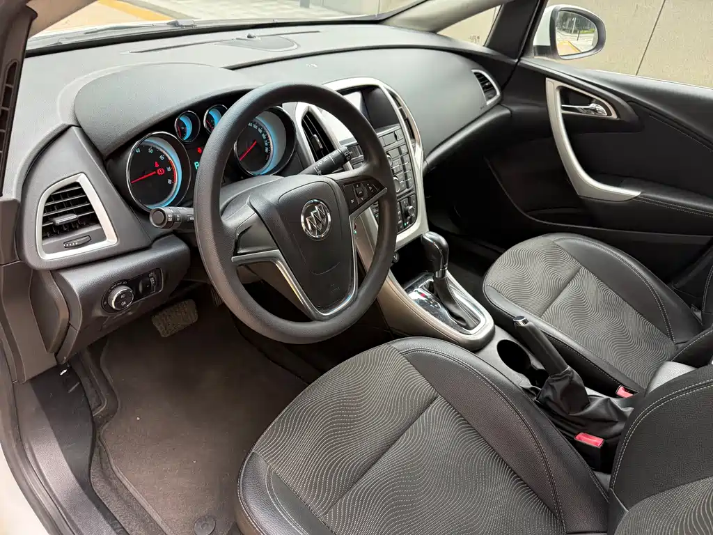 Buick Excelle 2012