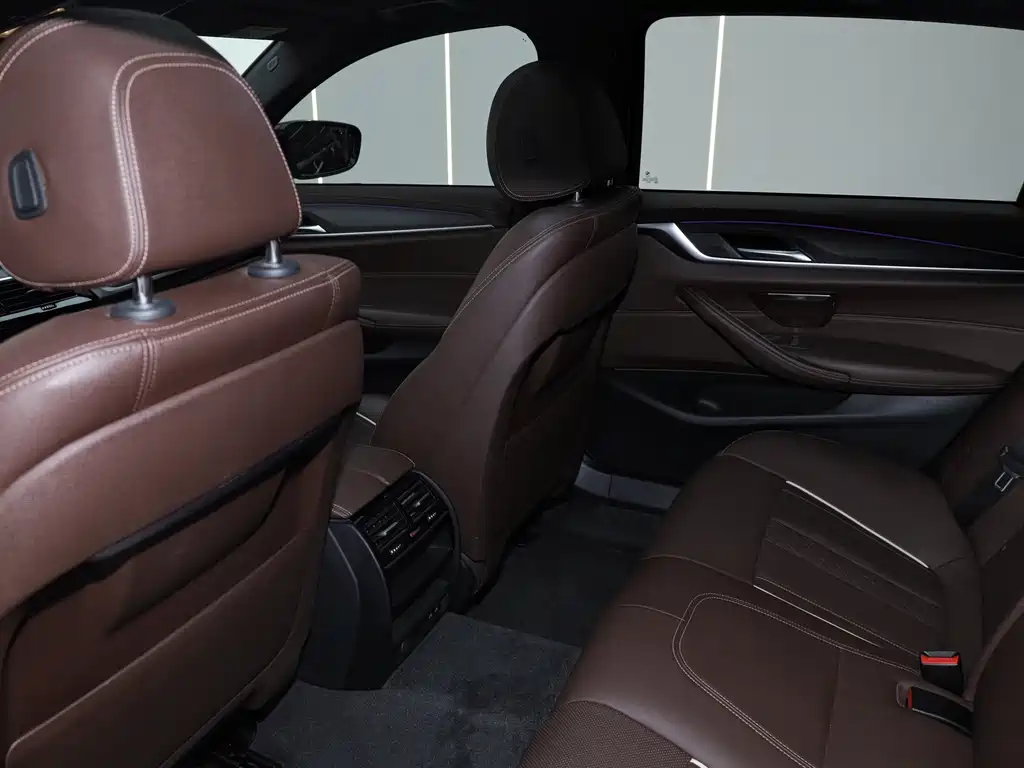 BMW 5 Series 2023 — фото 18