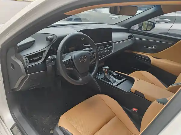 Lexus ES 2024