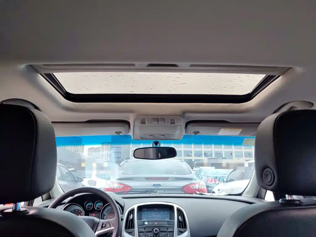 Buick Excelle 2015 — фото 14