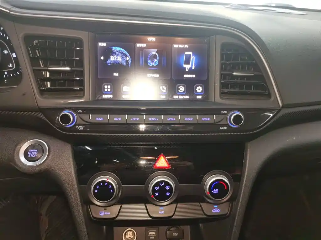 Hyundai Elantra 2019 — фото 9