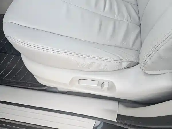 Mazda 8 2015