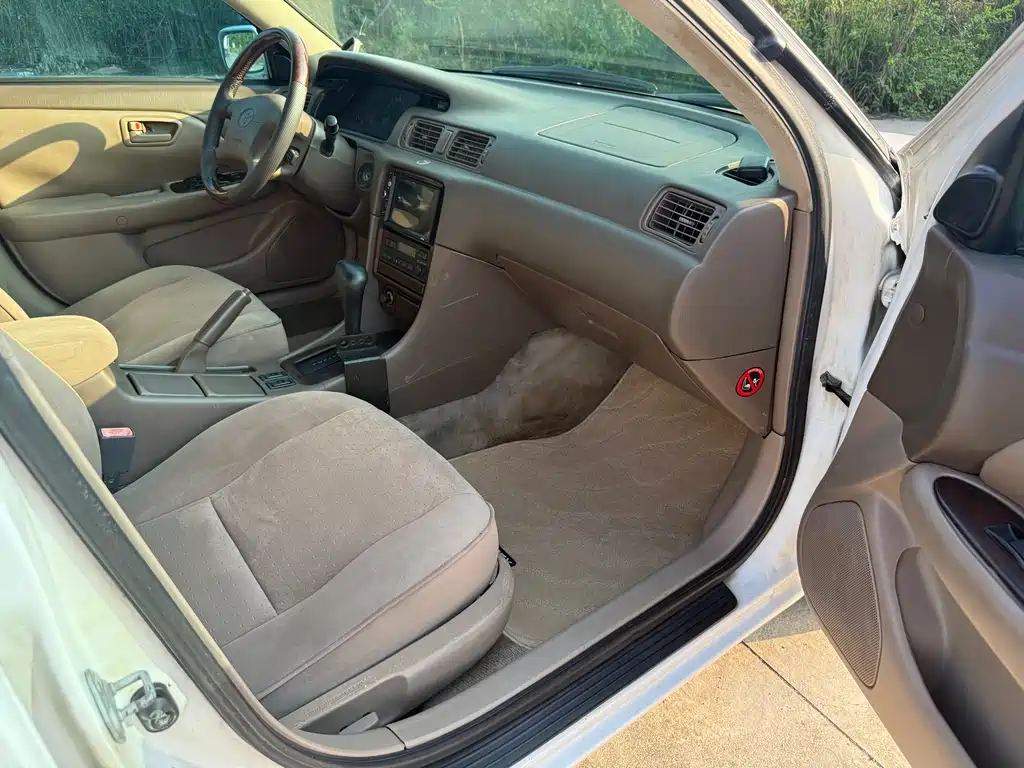 Toyota Camry 2001 — фото 14