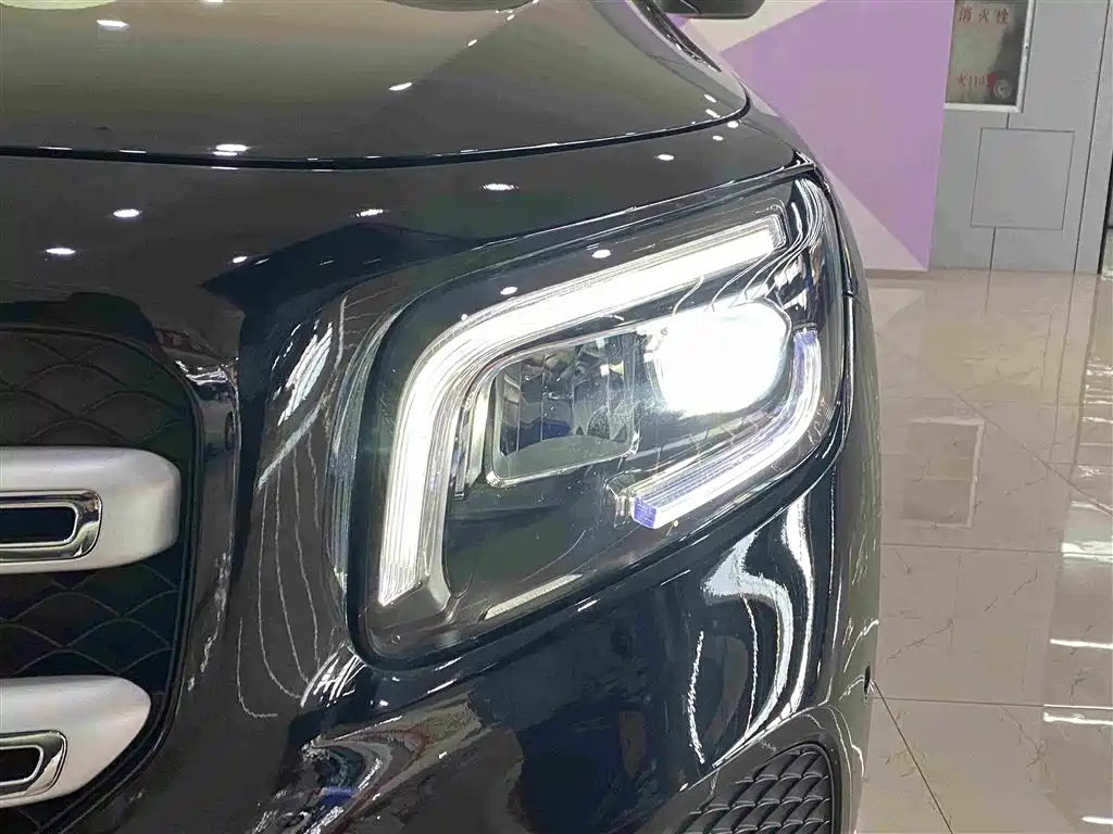 Mercedes-Benz GLB 2023