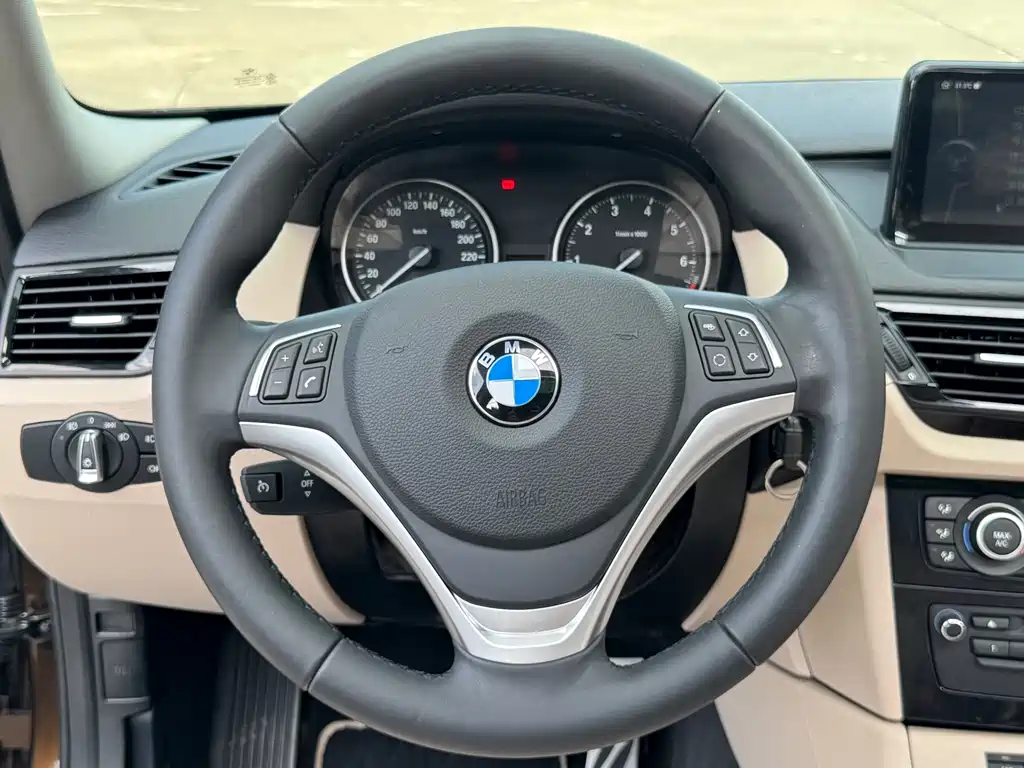 BMW X1 2013 — фото 13