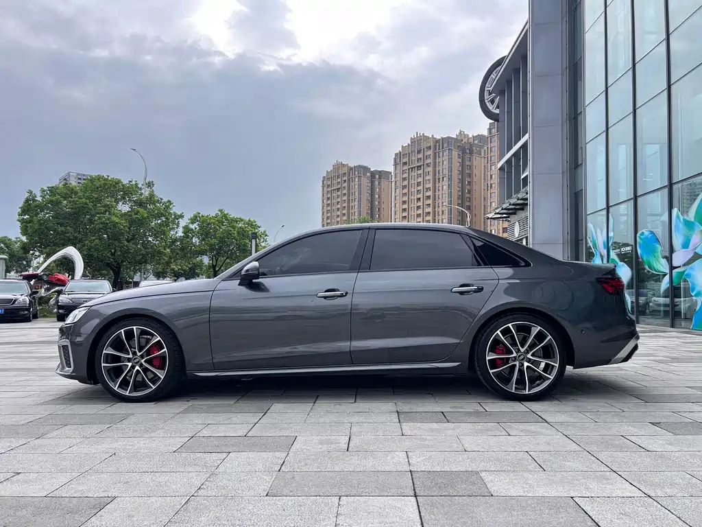 Audi A4L 2020