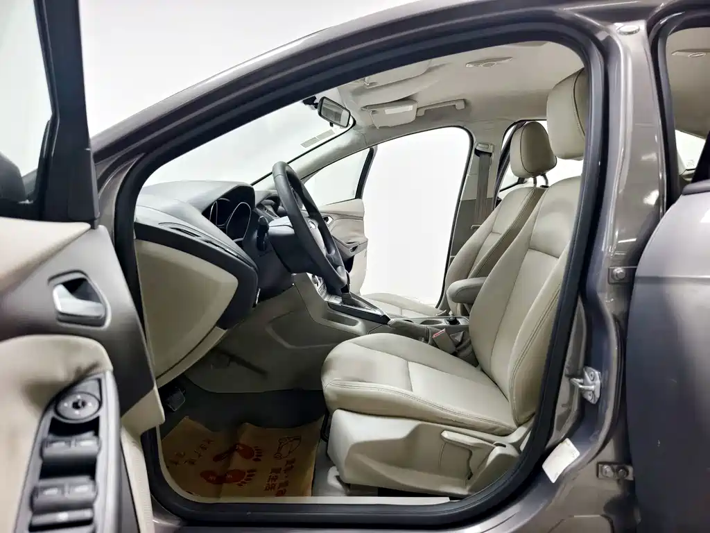 Ford Focus 2014 — фото 10