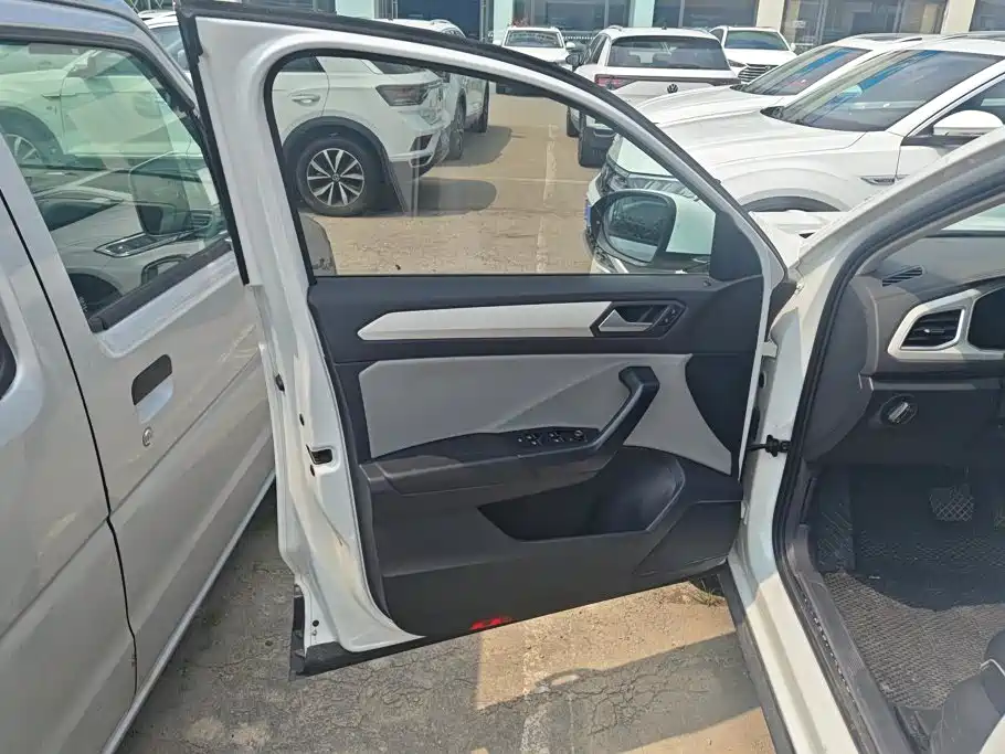 Volkswagen T-Roc 2024