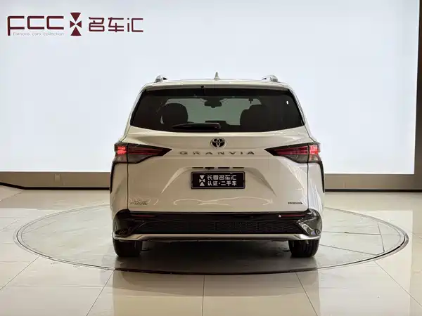 Toyota Granvia 2024