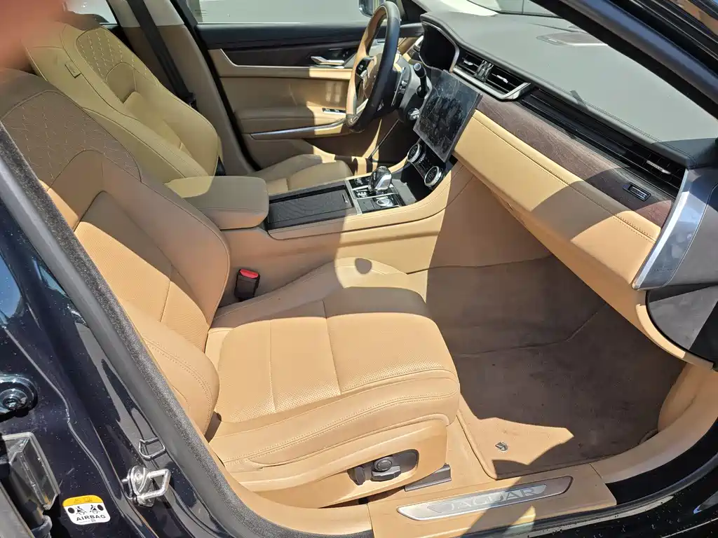 Jaguar XFL 2025 — фото 14