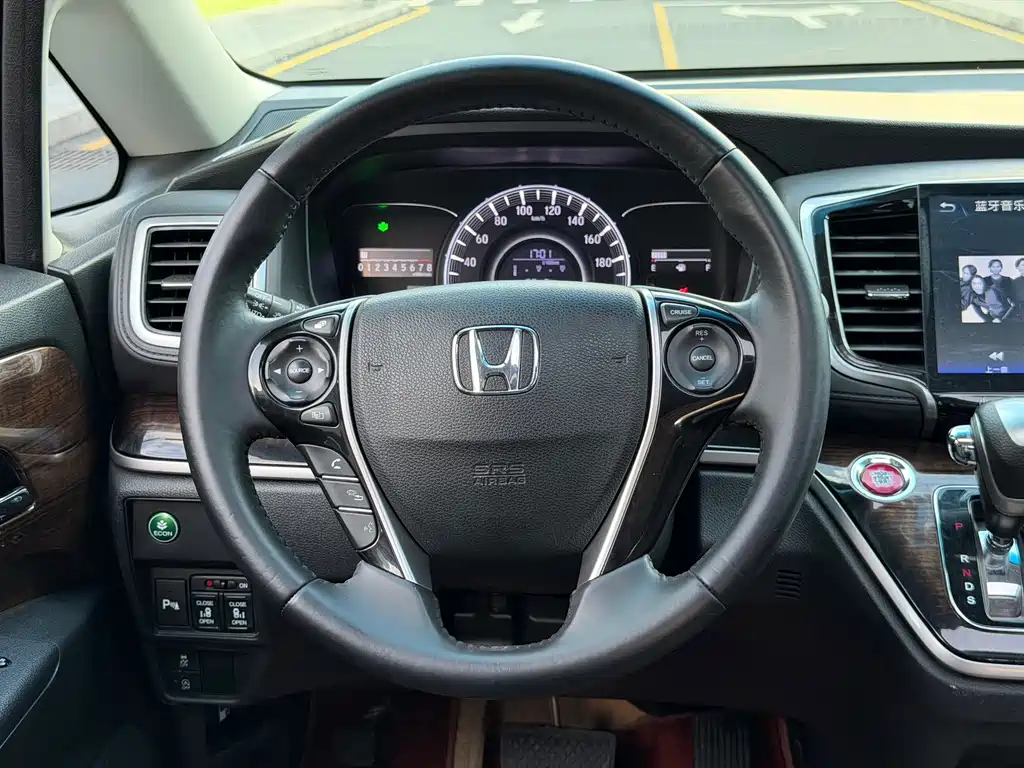 Honda Odyssey 2016 — фото 13