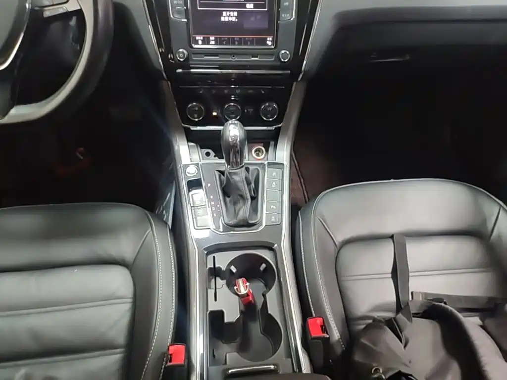 Volkswagen Passat 2017 — фото 14