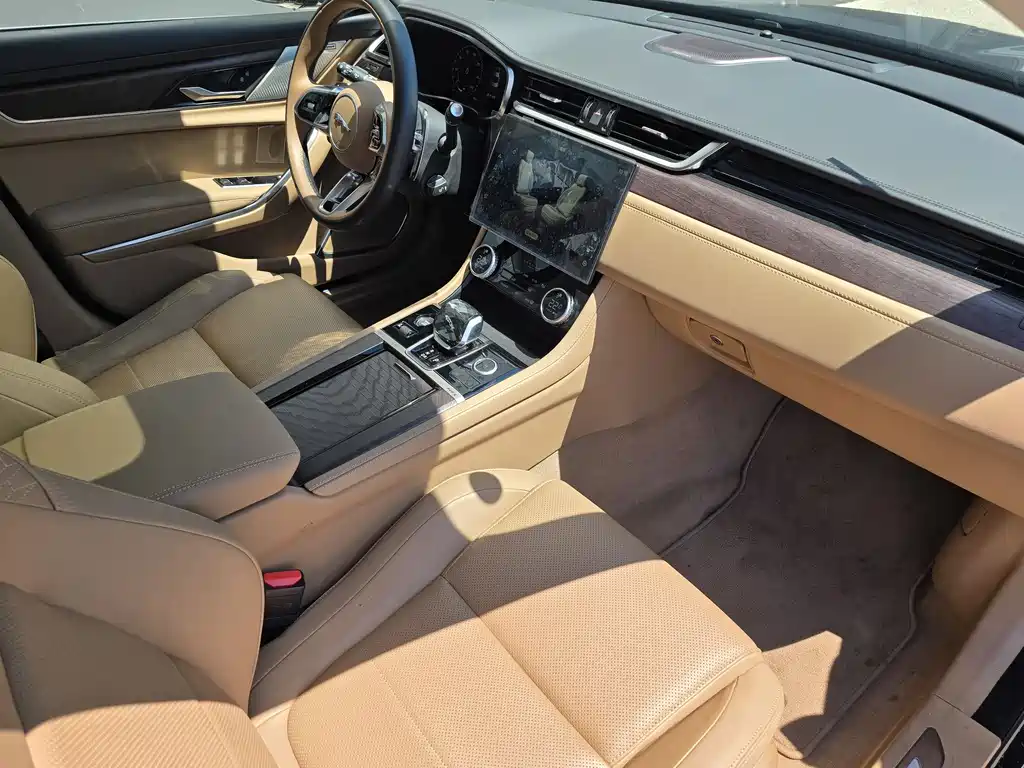 Jaguar XFL 2025 — фото 13