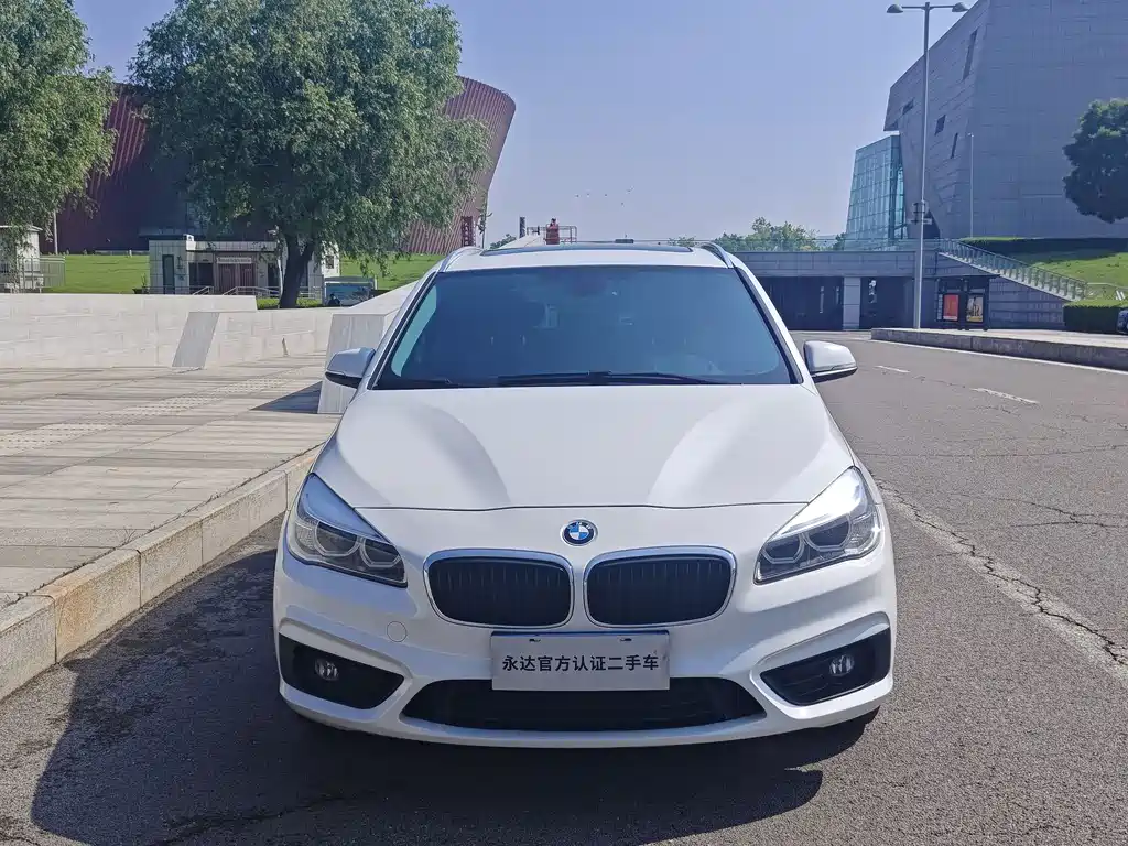 BMW 2 Series Active Tourer 2017 — фото 2