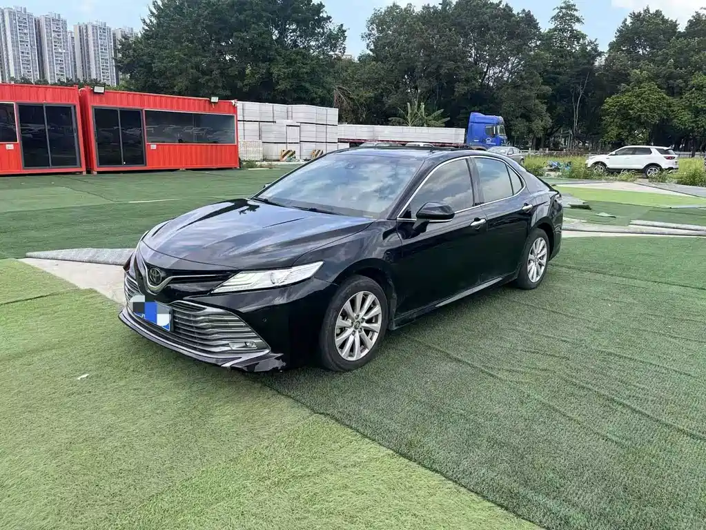 Toyota Camry 2019 — фото 1